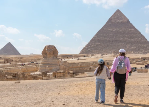 Excursions adaptées aux voyageurs seniors : voyager confortablement et sereinement