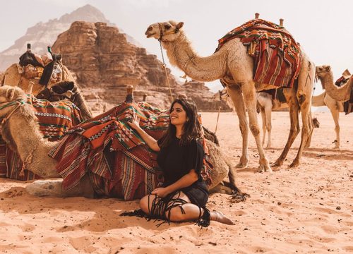 Monter à dos de chameau en Égypte : histoire, expérience et respect de l’animal