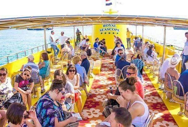 Visite en sous-marin à fond de verre