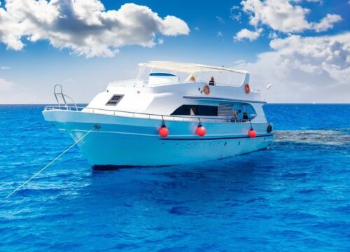 Comment préparer sa première excursion en bateau sur la mer Rouge ?