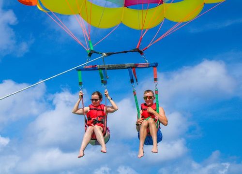 Parasailing à Hurghada – Une vue spectaculaire sur la mer Rouge